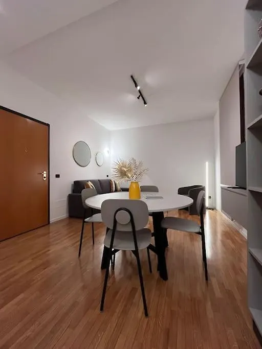 Apartment Aurora Rho Fiera Mediolan Włochy